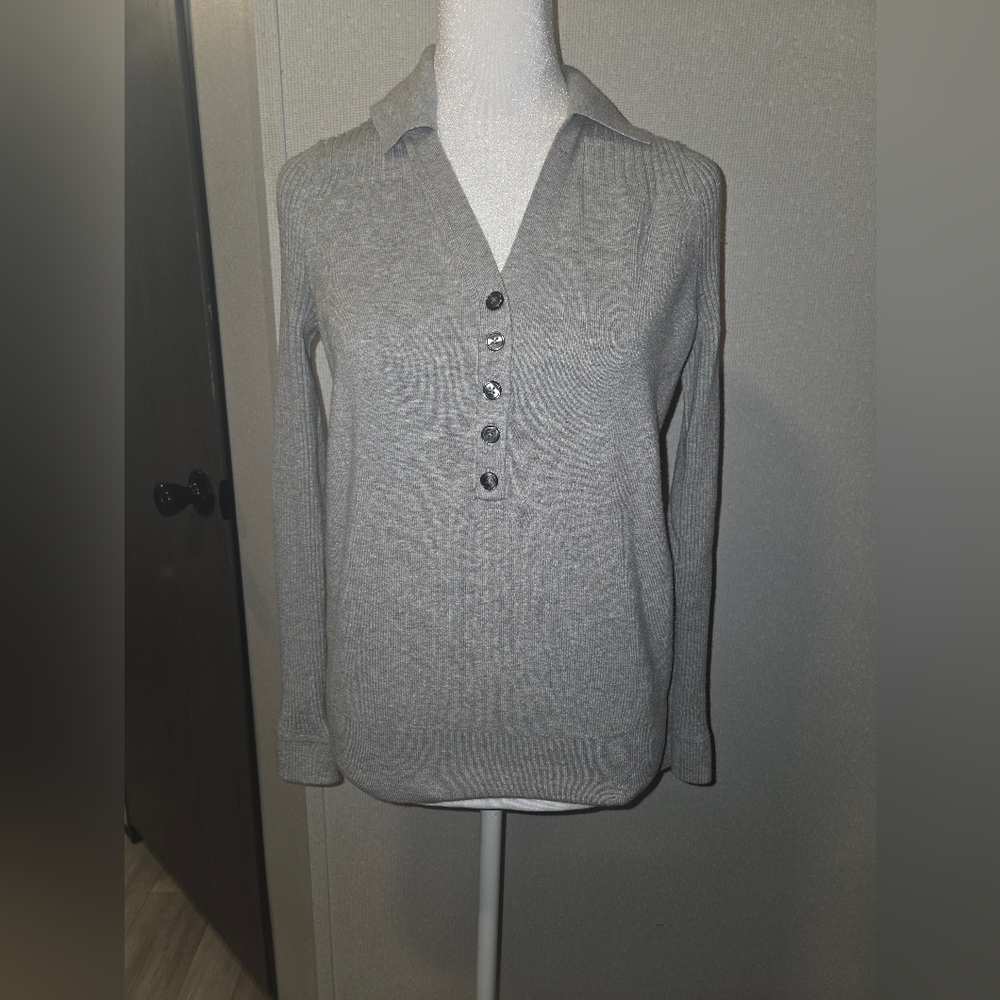 Banana Republic Factory Gray Button-Up Women's Top